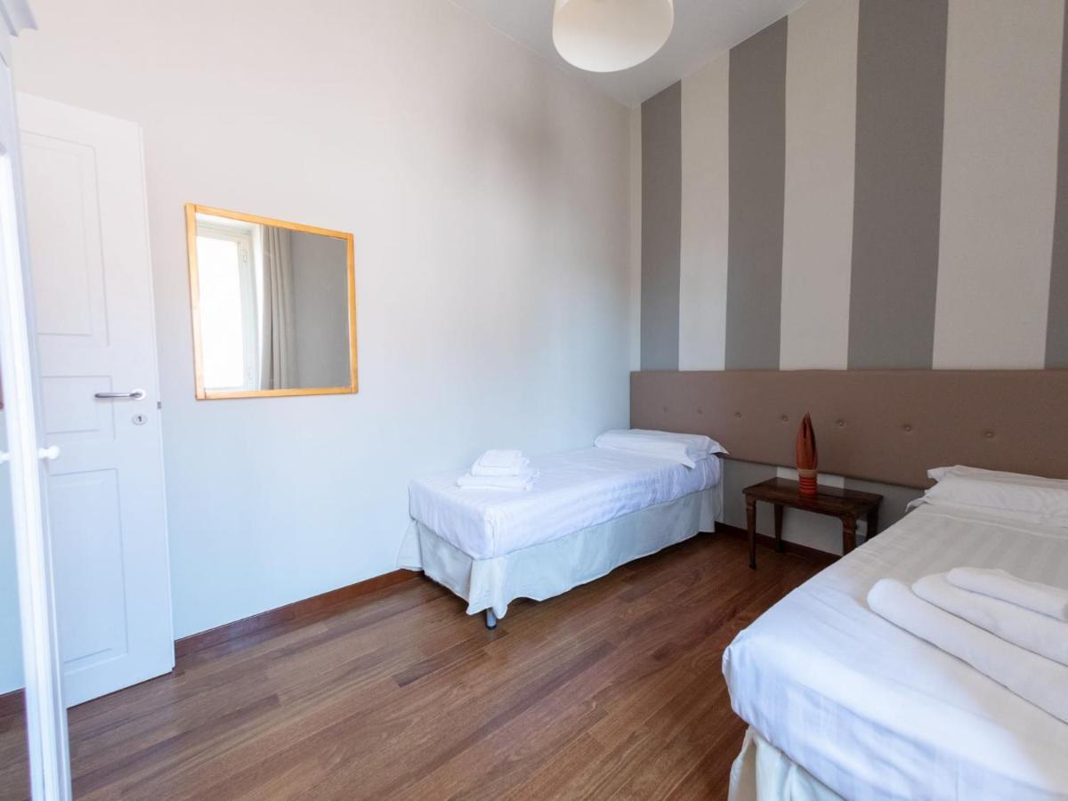 The Best Rent - Beautiful Apartment With Terrace Near Colosseo Rome Bagian luar foto