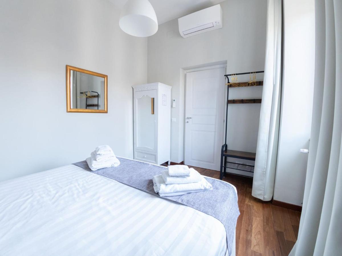 The Best Rent - Beautiful Apartment With Terrace Near Colosseo Rome Bagian luar foto