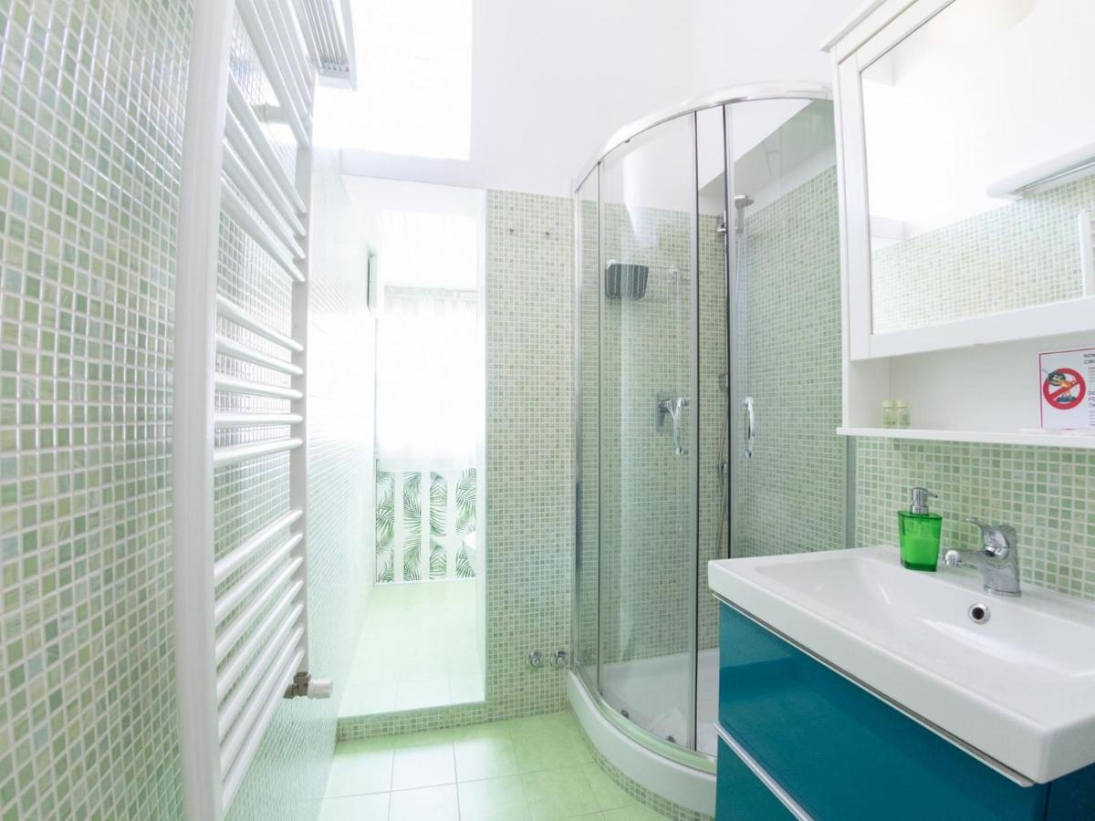 The Best Rent - Beautiful Apartment With Terrace Near Colosseo Rome Bagian luar foto