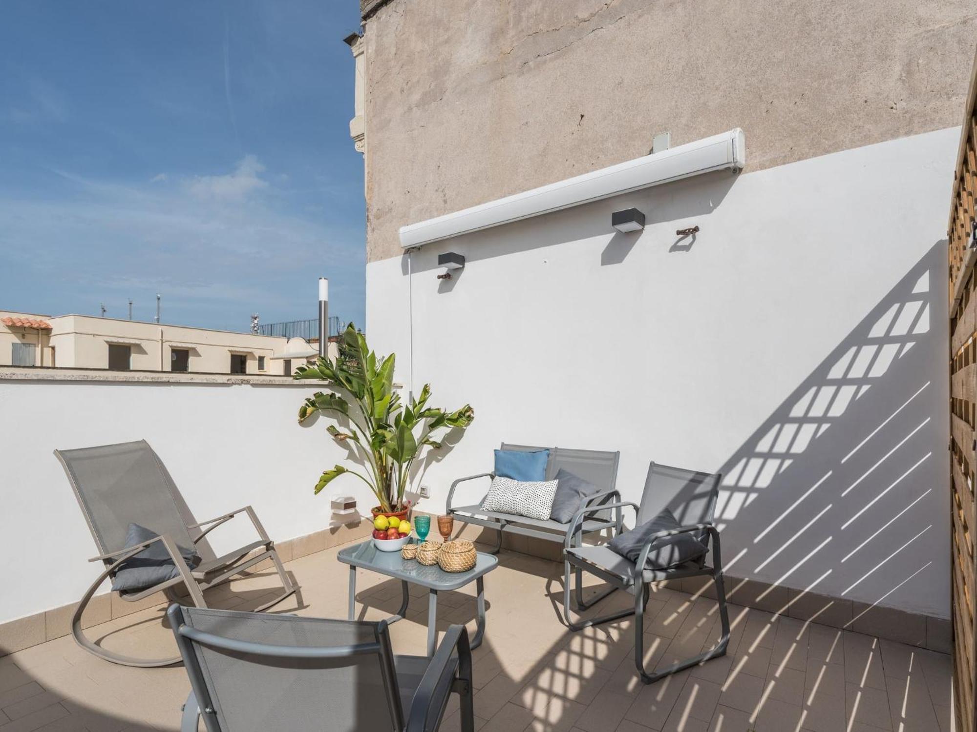 The Best Rent - Beautiful Apartment With Terrace Near Colosseo Rome Bagian luar foto