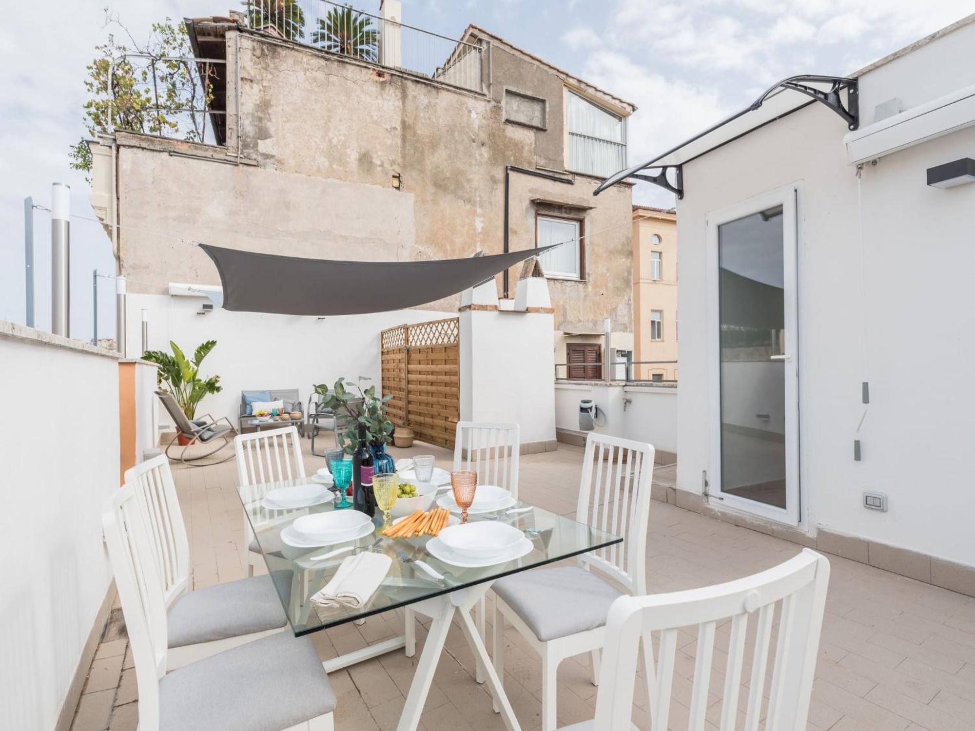 The Best Rent - Beautiful Apartment With Terrace Near Colosseo Rome Bagian luar foto